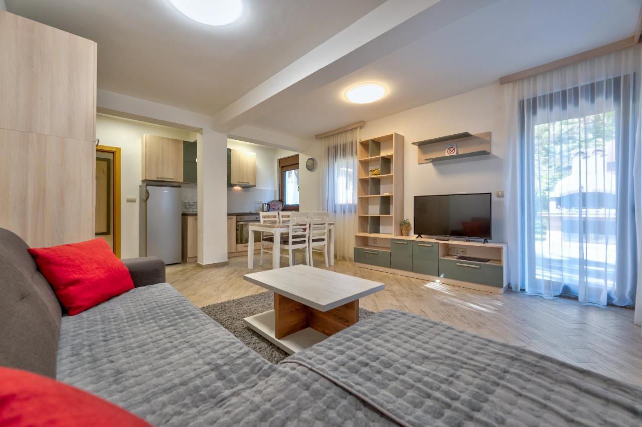 Lovac Apartmani ซลาตีบอร์ ภายนอก รูปภาพ