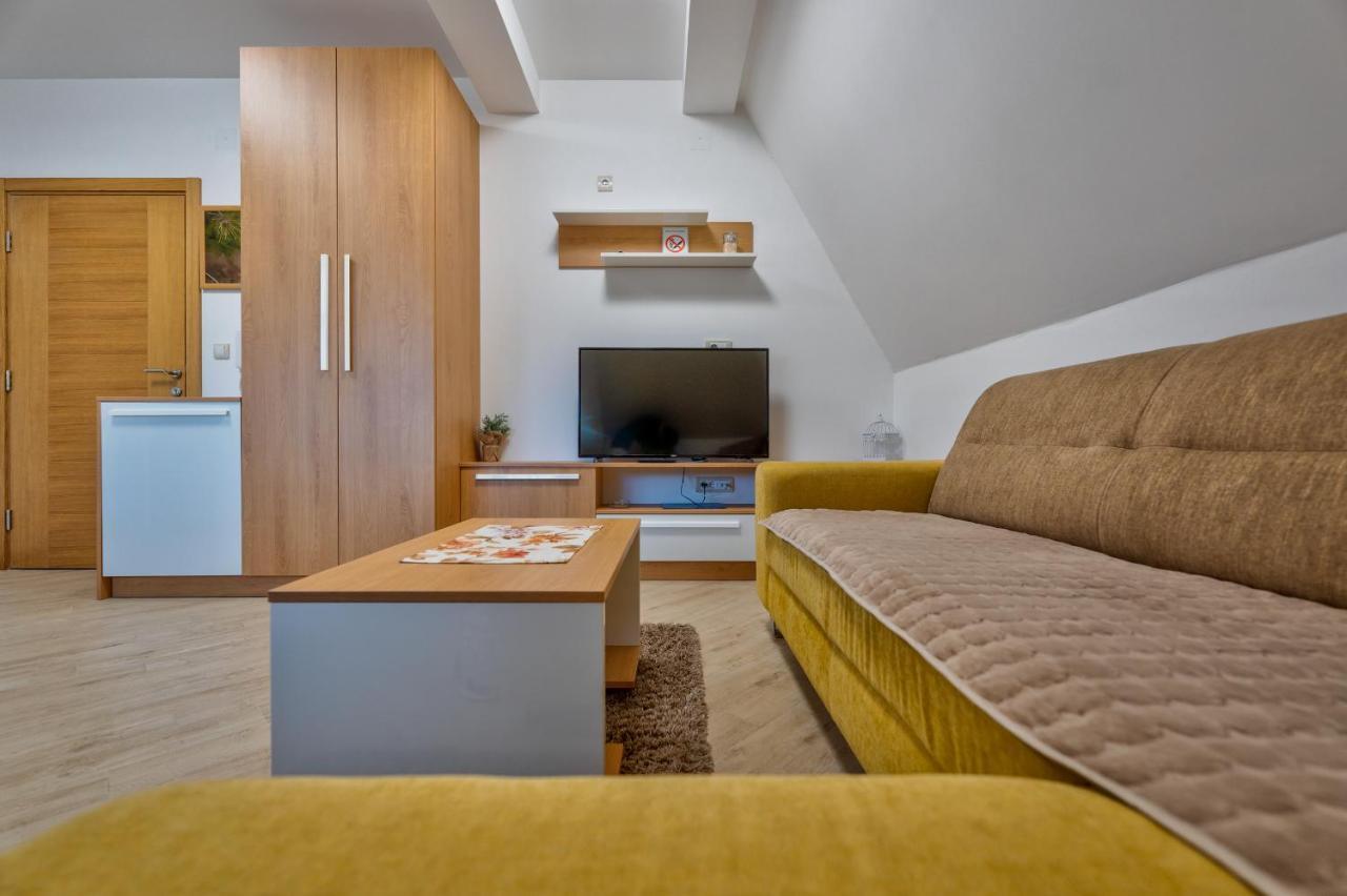 Lovac Apartmani ซลาตีบอร์ ภายนอก รูปภาพ