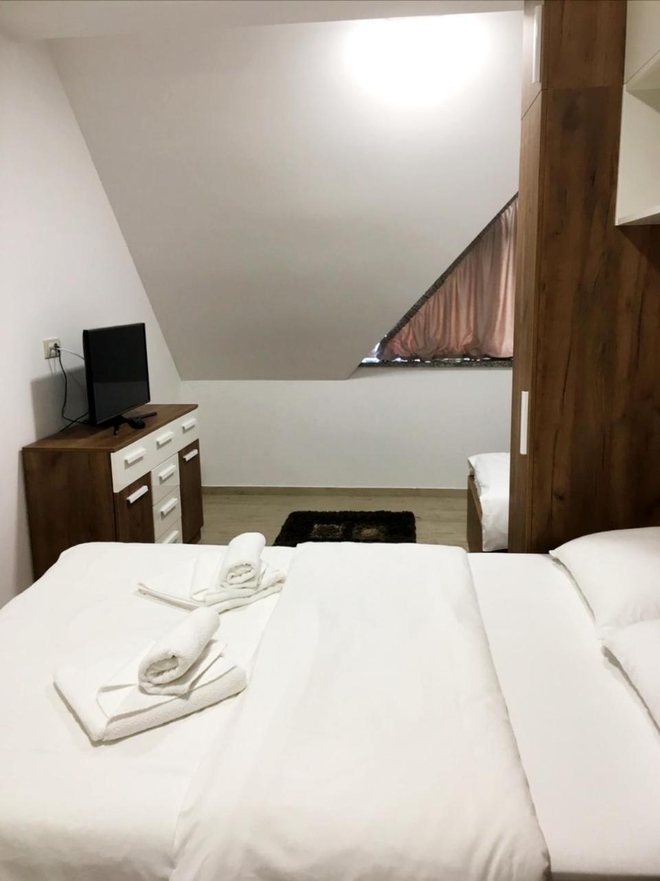 Lovac Apartmani ซลาตีบอร์ ภายนอก รูปภาพ